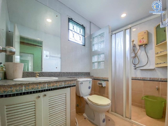 *****บ้านเดี่ยวมือสองย่านนครปฐม ม.ปาริชาติ ปิ่นเกล้า เนื้อที่กว้างขวางมากสุดถึง 58 ตร.ว. ฟังก์ชันจัดเต็มถึง 3 ห้องนอน 3 ห้องน้ำ 1 ที่จอดรถ บ้านพร้อมอยู่ แถมฟรี! 1 เครื่องดูดควัน บนทำเลดี เชื่อมต่อถ.บรมราชชนนี ใกล้ม.มหิดล และเซ็นทรัลศาลายา ซื้อด่วน!